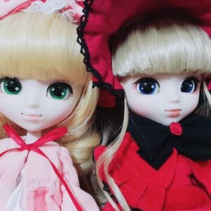 Rating: Safe Score: 0 Tags: 2girls bangs blonde_hair blue_eyes blunt_bangs bonnet bow doll flower hat long_hair looking_at_viewer multiple_dolls multiple_girls ribbon rose shinku siblings simple_background sisters smile tagme upper_body white_background User: admin