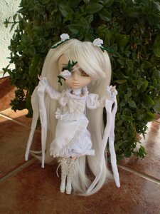 Rating: Safe Score: 0 Tags: 1girl doll dress eyepatch flower kirakishou long_hair plant solo very_long_hair vines white_dress white_hair User: admin