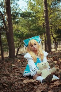 Rating: Safe Score: 0 Tags: 1girl animal blonde_hair blue_eyes bow day dress forest hair_bow lips long_hair nature realistic shinku solo tree User: admin