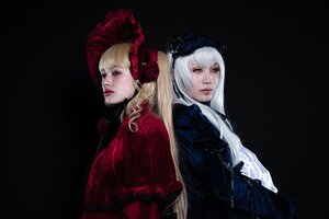 Rating: Safe Score: 0 Tags: 2girls back-to-back black_background blonde_hair blue_eyes bonnet dress flower hat lips long_hair looking_at_viewer multiple_cosplay multiple_girls realistic red_dress rose shinku silver_hair tagme User: admin