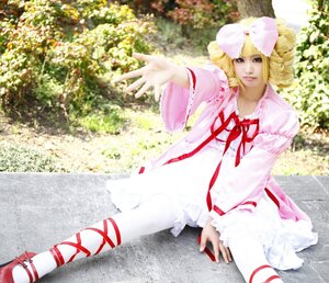 Rating: Safe Score: 0 Tags: 1girl 3d ballet_slippers blonde_hair day dress frills hat hinaichigo long_sleeves outdoors ribbon sitting solo white_dress User: admin