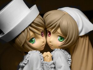 Rating: Safe Score: 0 Tags: 2girls blonde_hair doll frills green_eyes hat head_scarf heterochromia holding_hands long_hair looking_at_viewer multiple_dolls multiple_girls red_eyes siblings sisters souseiseki suiseiseki tagme twins User: admin