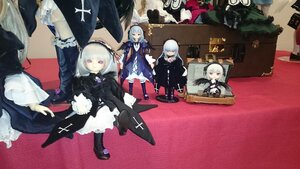 Rating: Safe Score: 0 Tags: 6+girls doll dress long_hair multiple_girls purple_eyes rifle sitting solo suigintou table weapon white_hair User: admin