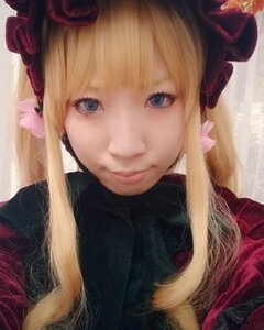 Rating: Safe Score: 0 Tags: 1girl bangs blonde_hair blue_eyes bow closed_mouth earrings flower hat jewelry lips long_hair looking_at_viewer shinku smile solo User: admin