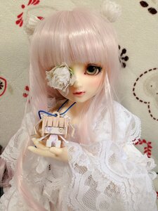 Rating: Safe Score: 0 Tags: 1girl bangs doll holding kirakishou lips looking_at_viewer makeup nail_polish photo solo upper_body white_hair User: admin