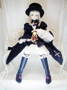 Rating: Safe Score: 0 Tags: 1girl blonde_hair boots doll dress frills hat long_hair solo suigintou thighhighs white_hair User: admin