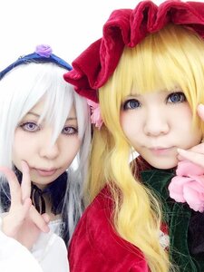 Rating: Safe Score: 0 Tags: 2girls blonde_hair blue_eyes bow flower hat lips long_hair looking_at_viewer multiple_cosplay multiple_girls purple_eyes rose smile tagme User: admin