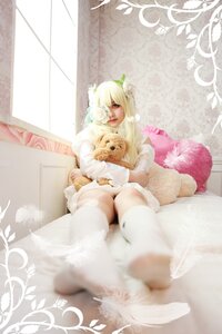 Rating: Safe Score: 0 Tags: 1girl blonde_hair blurry depth_of_field kirakishou sitting solo sweater User: admin