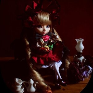 Rating: Safe Score: 0 Tags: 1girl blonde_hair blue_eyes bow cat doll dress flower rose shinku sitting solo User: admin