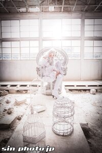 Rating: Safe Score: 0 Tags: 1girl dress indoors kirakishou solo white_dress white_hair white_theme window User: admin