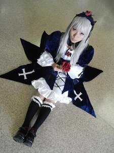Rating: Safe Score: 0 Tags: 1girl black_legwear boots dress flower long_hair solo suigintou thighhighs User: admin