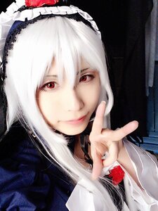Rating: Safe Score: 0 Tags: 1girl black_background closed_mouth fingernails flower hairband lips lolita_fashion looking_at_viewer red_eyes rose smile solo suigintou white_hair User: admin