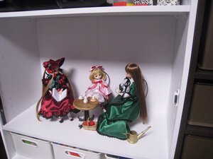 Rating: Safe Score: 0 Tags: 3girls blonde_hair bow brown_hair cup doll dress flower green_dress long_hair multiple_dolls multiple_girls short_hair sitting tagme User: admin