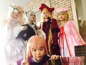 Rating: Safe Score: 0 Tags: 5girls blonde_hair blue_eyes blunt_bangs dress flower hair_ornament hat lips long_hair multiple_cosplay multiple_girls realistic rose short_hair tagme v white_hair User: admin