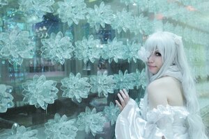 Rating: Safe Score: 0 Tags: 1girl bare_shoulders flower kirakishou long_hair solo white_hair white_theme User: admin