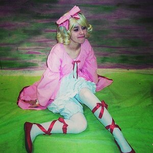 Rating: Safe Score: 0 Tags: 1girl blonde_hair bow dress green_background hair_bow hina_ichigo hinaichigo pink_bow pink_dress puffy_sleeves ribbon shoes sitting solo User: admin