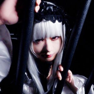 Rating: Safe Score: 0 Tags: 1girl bangs blood blunt_bangs closed_mouth hat long_hair solo suigintou User: admin