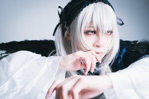 Rating: Safe Score: 0 Tags: 1girl 3d bangs black_hairband black_ribbon blurry blurry_foreground closed_mouth depth_of_field gradient_background hair_ribbon hairband long_hair long_sleeves looking_at_viewer ribbon silver_hair solo suigintou white_hair User: admin