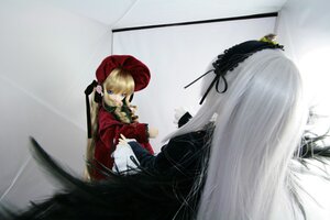 Rating: Safe Score: 0 Tags: 2girls black_wings blonde_hair doll dress hairband long_hair long_sleeves multiple_dolls multiple_girls red_dress shinku silver_hair sitting suigintou tagme User: admin