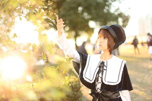 Rating: Safe Score: 0 Tags: 1girl blurry brown_eyes brown_hair crowd hat shirt short_hair solo souseiseki upper_body User: admin