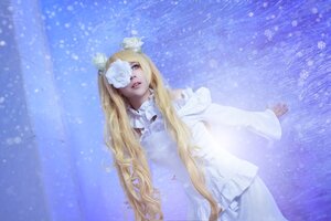 Rating: Safe Score: 0 Tags: 1girl blonde_hair dress flower hair_flower hair_ornament kirakishou lips long_hair rose snow snowflakes solo white_flower white_rose User: admin