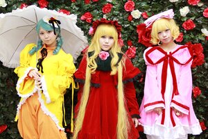 Rating: Safe Score: 0 Tags: 3girls aqua_hair blonde_hair bonnet dress flower hat lips long_hair multiple_cosplay multiple_girls parasol pink_rose red_flower red_rose rose short_hair tagme umbrella User: admin