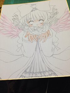 Rating: Safe Score: 0 Tags: 1girl angel_wings dress feathered_wings feathers flower frills hat image long_sleeves monochrome mystia_lorelei rose short_hair solo suigintou traditional_media white_wings wings User: admin