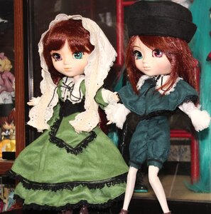 Rating: Safe Score: 0 Tags: 2girls blue_eyes brown_hair doll dress green_dress hat heterochromia long_hair long_sleeves multiple_dolls multiple_girls red_eyes siblings sisters souseiseki standing suiseiseki tagme twins User: admin