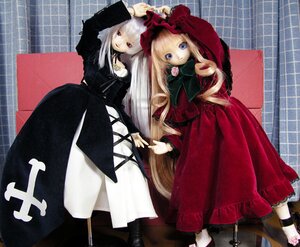 Rating: Safe Score: 0 Tags: 2girls blonde_hair blue_eyes bonnet bow doll dress drill_hair flower long_hair long_sleeves looking_at_viewer multiple_dolls multiple_girls pink_rose red_dress rose shinku sitting suigintou tagme User: admin