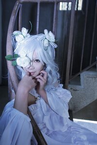 Rating: Safe Score: 0 Tags: 1girl bangs closed_mouth dress flower hair_flower hair_ornament indoors kirakishou long_sleeves looking_at_viewer sitting solo white_dress white_flower white_hair white_rose User: admin