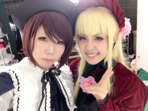 Rating: Safe Score: 0 Tags: 2girls blonde_hair blue_eyes flower gun hat looking_at_viewer multiple_cosplay multiple_girls smile tagme teeth top_hat weapon User: admin