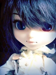 Rating: Safe Score: 0 Tags: 1girl blue_eyes blue_hair close-up closed_mouth doll face lips portrait short_hair smile solo souseiseki User: admin