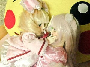Rating: Safe Score: 0 Tags: 2girls blonde_hair doll frills hat multiple_dolls multiple_girls profile short_hair siblings tagme twins User: admin
