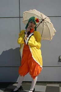 Rating: Safe Score: 0 Tags: 1girl checkered checkered_floor dress flower full_body green_hair hair_flower hair_ornament holding holding_umbrella kanaria kazami_yuuka parasol shared_umbrella solo standing umbrella white_legwear User: admin