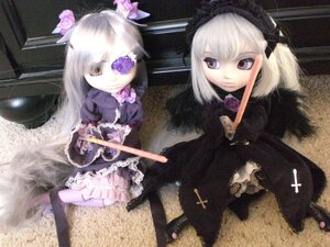 Rating: Safe Score: 0 Tags: 2girls boots doll dress flower frills gothic_lolita lolita_fashion long_hair multiple_dolls multiple_girls purple_eyes sitting suigintou tagme weapon User: admin