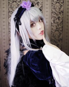Rating: Safe Score: 0 Tags: 1girl blurry blurry_background depth_of_field dress feathers flower hairband long_hair long_sleeves looking_at_viewer red_eyes silver_hair solo suigintou wings User: admin