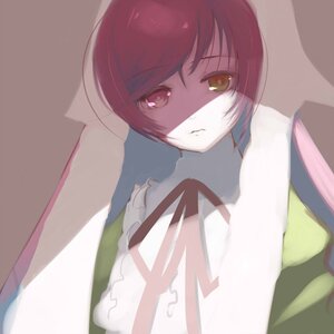 Rating: Safe Score: 0 Tags: 1girl brown_hair closed_mouth frown image looking_at_viewer serafuku short_hair simple_background solo suiseiseki upper_body User: admin