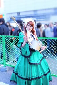 Rating: Safe Score: 0 Tags: 1girl blurry blurry_background blurry_foreground brown_hair chain-link_fence depth_of_field dress fence green_dress hat long_hair long_sleeves looking_at_viewer multiple_boys outdoors smile solo solo_focus standing suiseiseki User: admin
