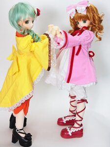 Rating: Safe Score: 0 Tags: 2girls bloomers bow brown_hair doll dress drill_hair frills full_body green_eyes green_hair hina_ichigo holding_hands kanaria long_sleeves looking_at_viewer multiple_dolls multiple_girls pink_bow ribbon shoes short_hair standing tagme underwear User: admin