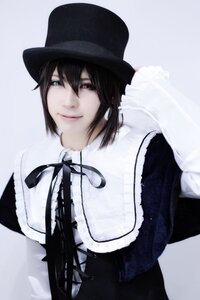 Rating: Safe Score: 0 Tags: 1girl black_hair black_ribbon blue_eyes hair_between_eyes hat heterochromia looking_at_viewer looking_back red_eyes ribbon smile solo souseiseki top_hat User: admin