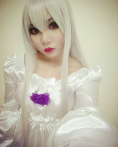 Rating: Safe Score: 0 Tags: 1girl albino flower lips long_hair red_eyes rose solo suigintou tongue white_hair User: admin