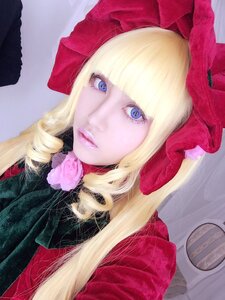 Rating: Safe Score: 0 Tags: 1girl bangs blonde_hair blue_eyes blunt_bangs bonnet bow flower hat lips looking_at_viewer shinku solo upper_body User: admin