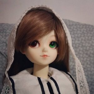 Rating: Safe Score: 0 Tags: 1girl bangs brown_hair closed_mouth doll green_eyes lips looking_at_viewer photo shirt solo suiseiseki upper_body white_shirt User: admin