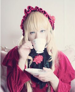 Rating: Safe Score: 0 Tags: 1girl bangs blonde_hair blue_eyes bonnet cup dress flower holding long_sleeves looking_at_viewer pink_flower pink_rose rose saucer shinku solo teacup upper_body wide_sleeves User: admin