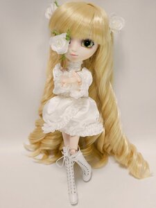 Rating: Safe Score: 0 Tags: 1girl bangs blonde_hair boots cross-laced_footwear doll dress flower full_body green_eyes hair_flower hair_ornament kirakishou knee_boots long_hair long_sleeves solo standing very_long_hair white_dress white_flower white_footwear white_rose User: admin