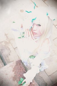 Rating: Safe Score: 0 Tags: 1girl bangs bare_shoulders blonde_hair dress green_nails kirakishou leaf lips long_hair looking_at_viewer nail_polish solo User: admin