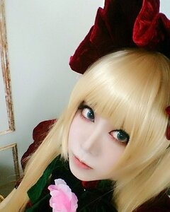 Rating: Safe Score: 0 Tags: 1girl auto_tagged bangs blonde_hair blue_background blue_eyes bow closed_mouth flower hat lips looking_at_viewer portrait rose shinku simple_background solo User: admin