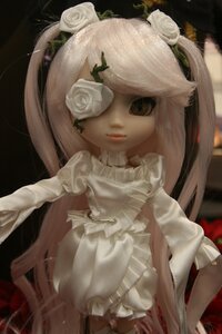 Rating: Safe Score: 0 Tags: 1girl blood brown_eyes doll dress eyepatch flower frills hair_ornament kirakishou long_hair rose solo thorns upper_body white_dress white_flower white_hair white_rose User: admin