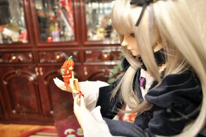 Rating: Safe Score: 0 Tags: 2girls blurry blurry_background blurry_foreground depth_of_field doll long_hair multiple_girls solo suigintou User: admin