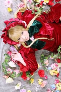 Rating: Safe Score: 0 Tags: 1girl blonde_hair blue_eyes bonnet bow dress flower long_hair long_sleeves looking_at_viewer lying red_dress rose shinku solo User: admin